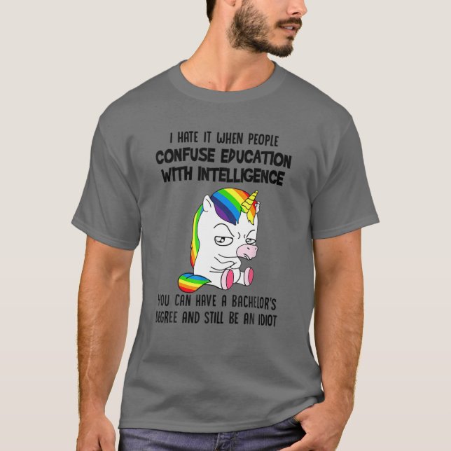 Camiseta Odeio Quando O Pessoas Confusa Educação Com A Inte (Frente)