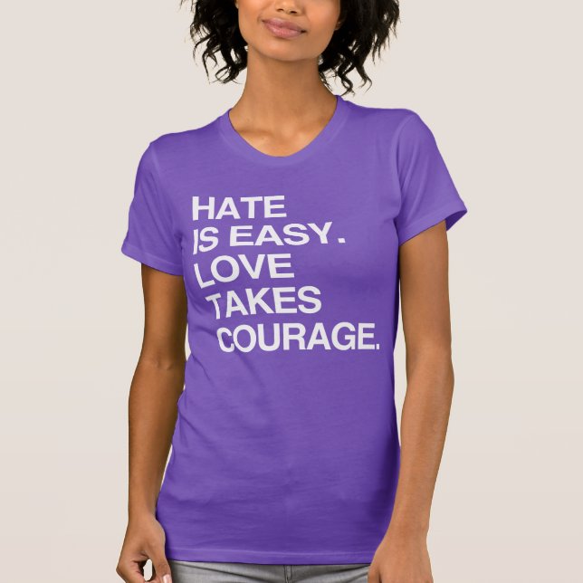 Camiseta ÓDIO É FÁCIL. AMOR REQUER CO T-Shirt (Frente)