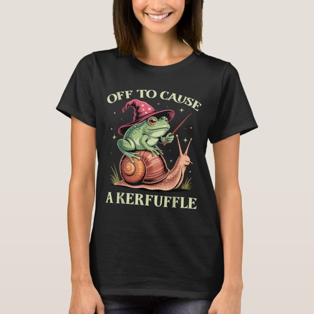 Camiseta Off To Cause A Kerfuffle Whimsical Wizard Frog Mem (Frente)