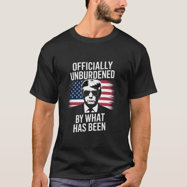 Camiseta Oficialmente Dessobrecarregada Pelo Que Foi Trump (Frente)