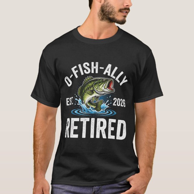 Camiseta Ofishally Retired 2026 Funny Fishing Retirement Fi (Frente)