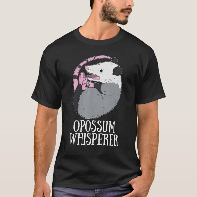 Camiseta Ogambm Whisperer Funny Trash Possum Morto Ogambm (Frente)