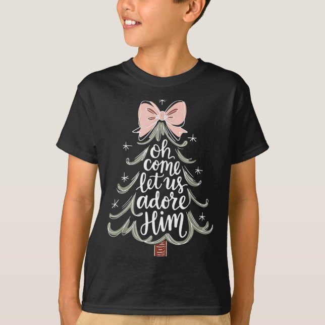 Camiseta Oh Come Let Us Adore Him Nativity Christmas Tree C (Frente)