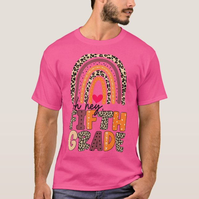 Camiseta Oh Ei 5 Grau Leopard Arco-Íris De Volta À Escola (Frente)