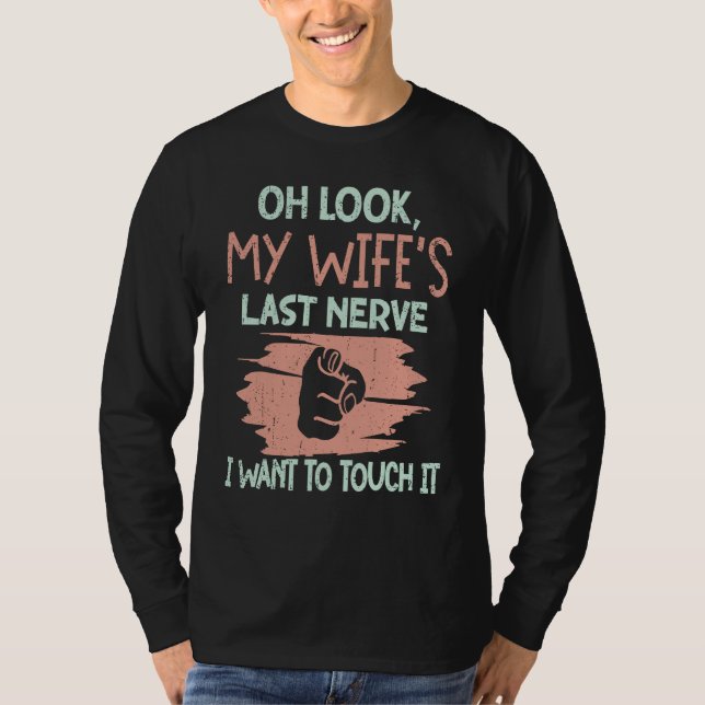 Camiseta Oh Look My Wife's Last Nerve I Want To Touch it Hu (Frente)