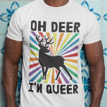 Camiseta Oh veado Eu sou rainha LGBTQ orgulho do arco-íris<br><div class="desc">Mostre ao mundo que você é um orgulhoso membro da comunidade LGBTQ com esta camiseta de conscientização de orgulho gay com uma silhueta de veados com a palavra divertida "Oh Deer I'm Queer" em fontes pretas sobre um fundo arco-íris. Esta camisa faz o presente perfeito para qualquer apoiante LGBT no...</div>