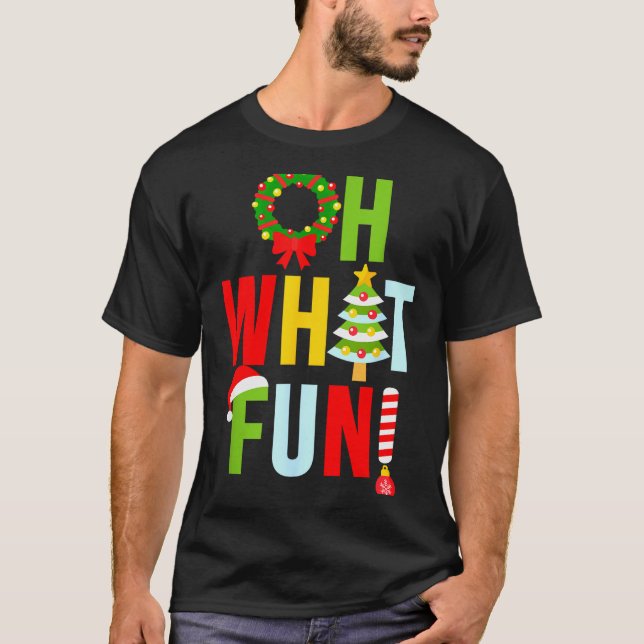 Camiseta Oh What Fun Christmas With Wreath And Tree  (Frente)