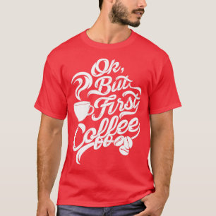 Camiseta Ok, mas o primeiro café é engraçado, preto e branc
