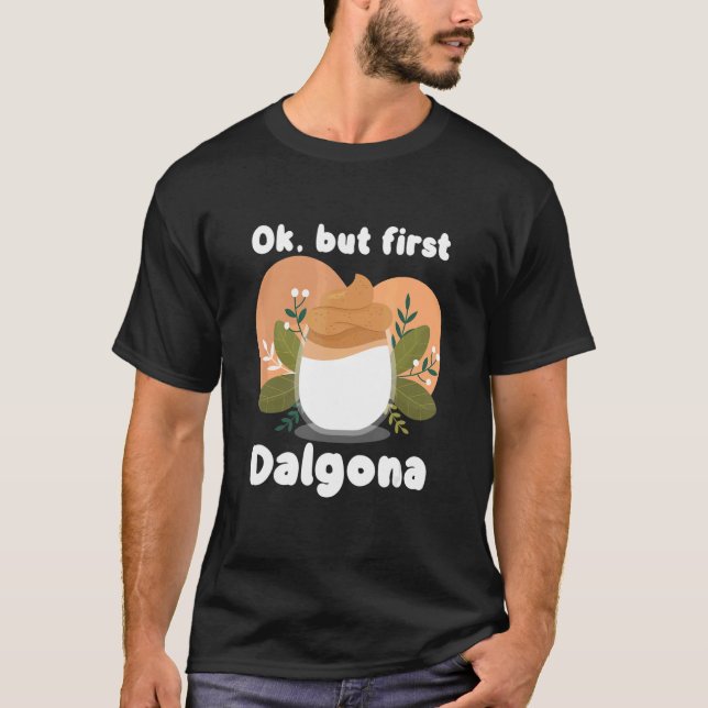 Camiseta Ok Mas Primeiro Dalgona Caffeine Dalgona Café (Frente)