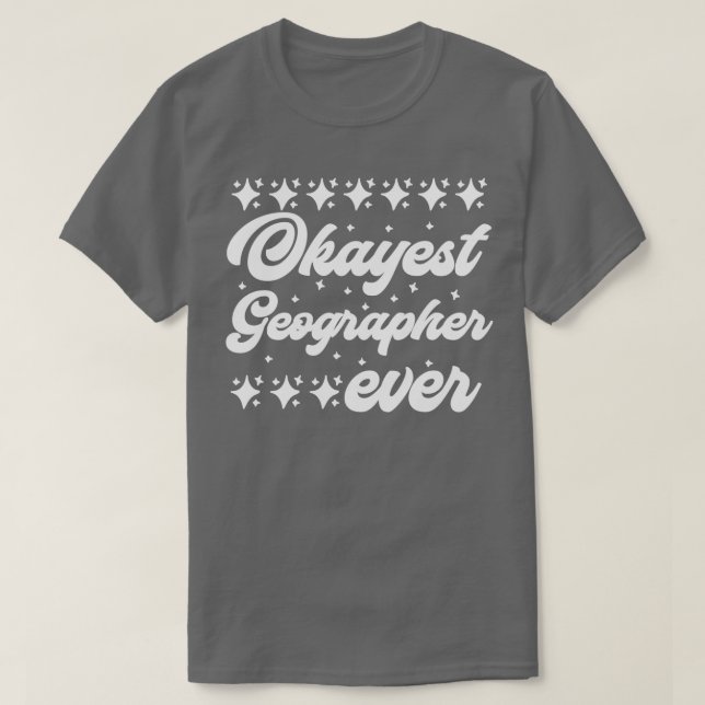Camiseta Okayest Geographer Nunca (Frente do Design)