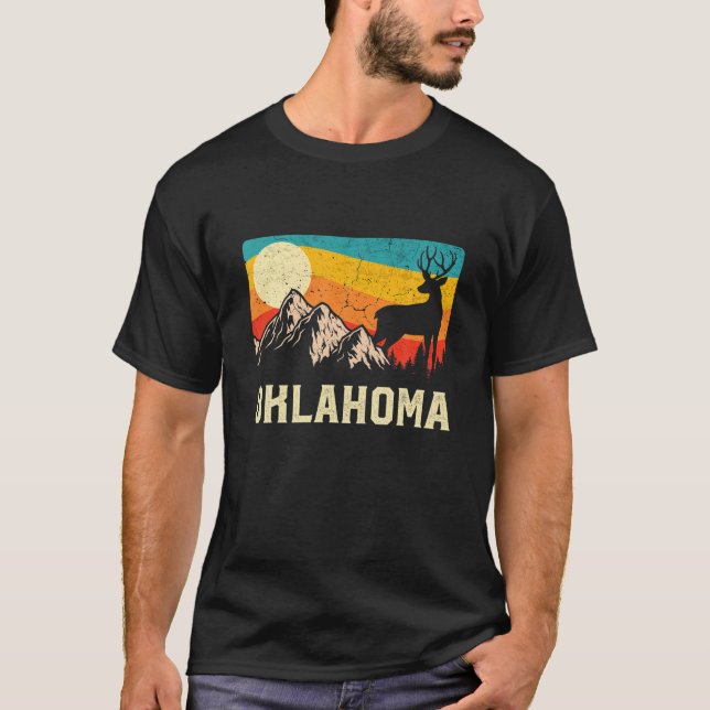 Camiseta Oklahoma Nature Wild Deer Retro Sunset Hiking (Frente)