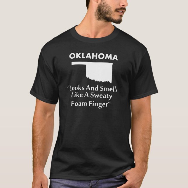 Camiseta Oklahoma - os olhares e os cheiros gostam de um (Frente)