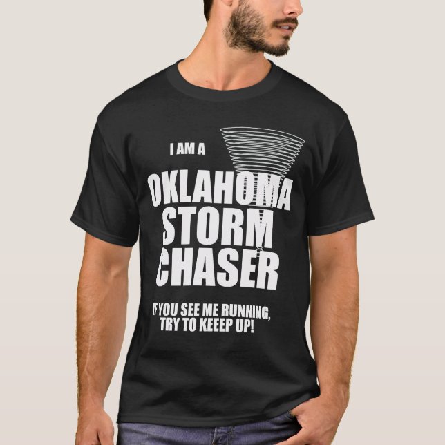 Camiseta Oklahoma Tornado Storm Chaser Black T-shirt (Frente)