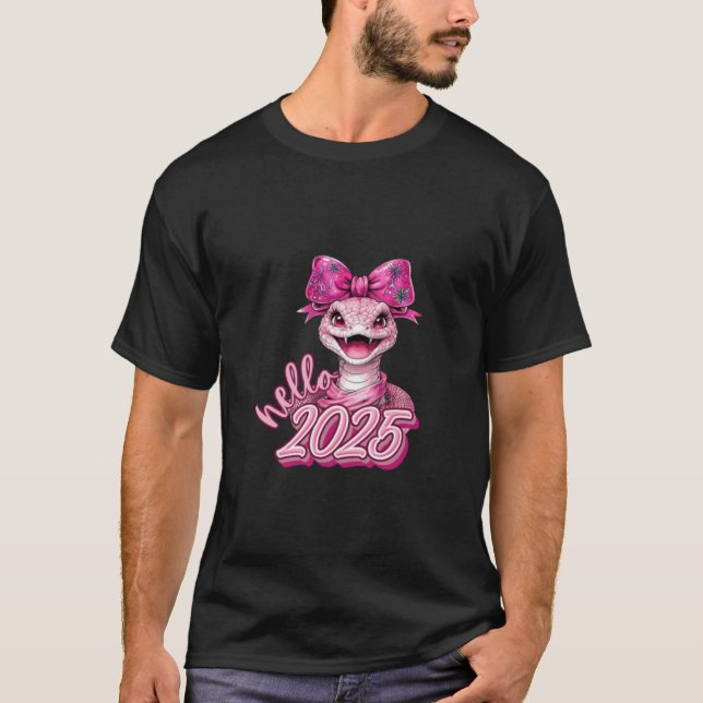 Camiseta Olá 2025 Ano do Feliz ano novo da Família Cobra (Frente)