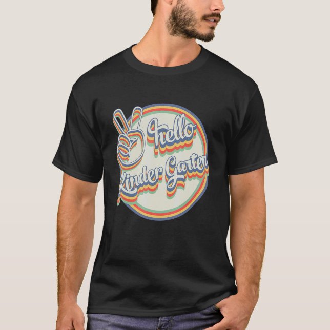 Camiseta Olá Jardim De Infância Feliz Primeiro Dia De Vinta (Frente)