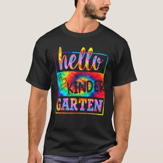 Camiseta Olá, Jardim de Infância, Tie Dye Primeiro Dia da E (Frente)