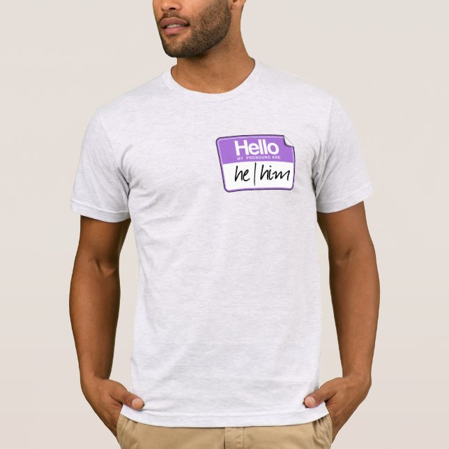 Camiseta Olá, meus pronomes são: Ele Dele (Frente)