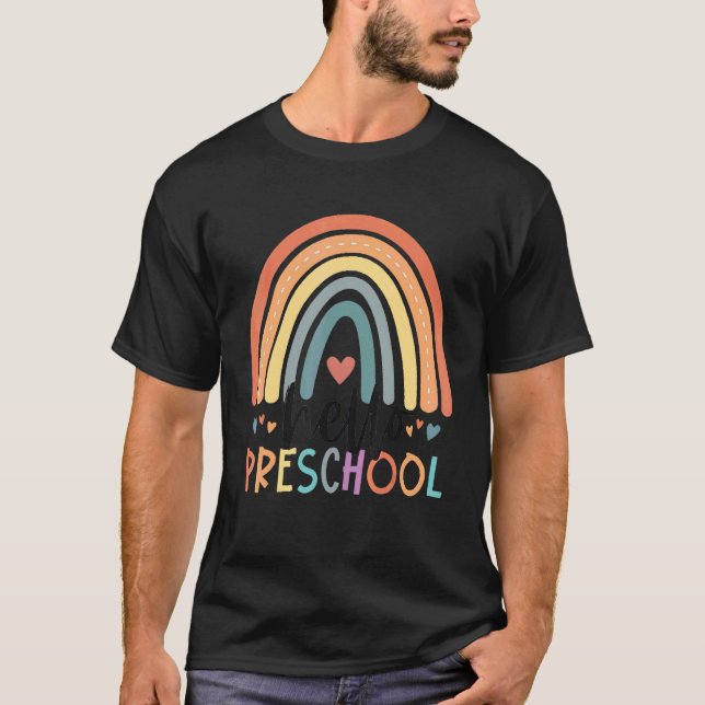 Camiseta Olá Pré-Escolar Arco-Íris Volta às Aulas Professor (Frente)