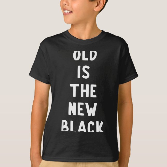 Camiseta Old Is The New Black Young Age Funny Saying  (Frente)