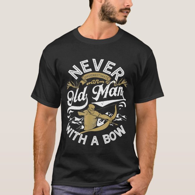 Camiseta Old Man With A Bow  Hunting Hunter Men Funny (Frente)