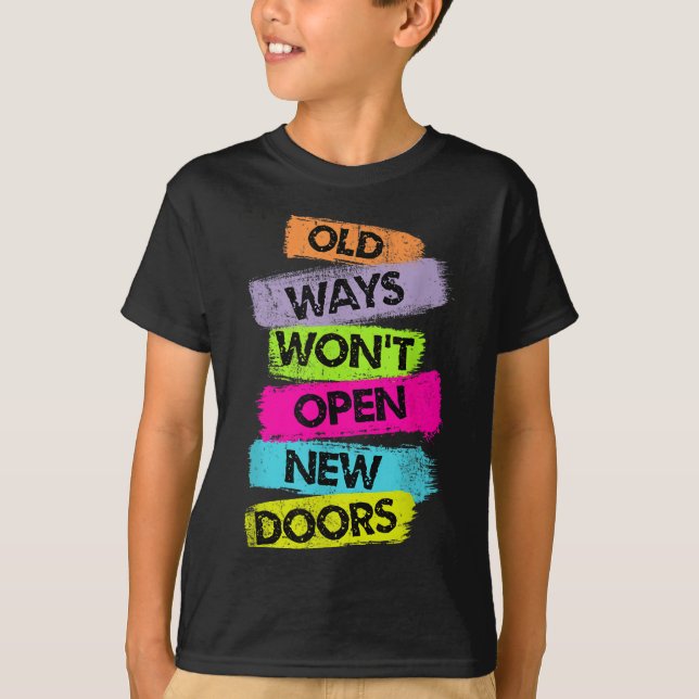 Camiseta Old Ways Won't Open New Doors Motivational Quotes  (Frente)