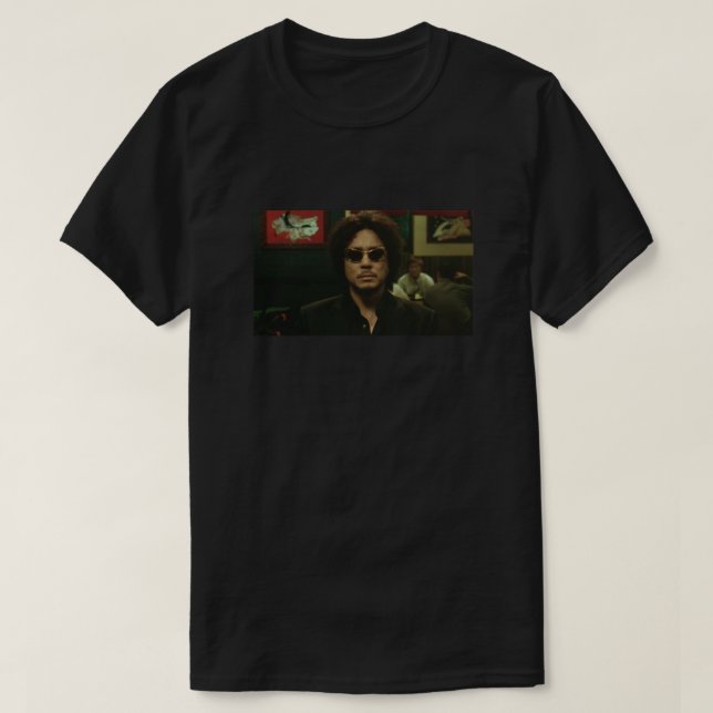 Camiseta OLDBOY (2003) - Oh Dae-su no restaurante Sushi (Frente do Design)