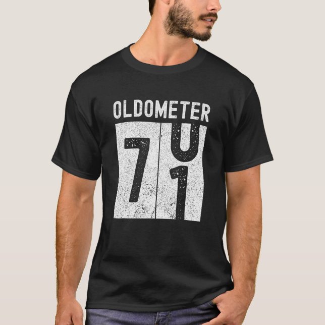 Camiseta Oldometer 71ruas Aniversário Retro Virando 71 Anos (Frente)