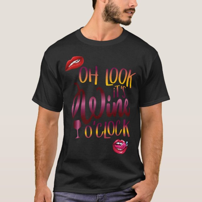 Camiseta Olha, É Vinho De Relógio Com Batom E Vidro (Frente)