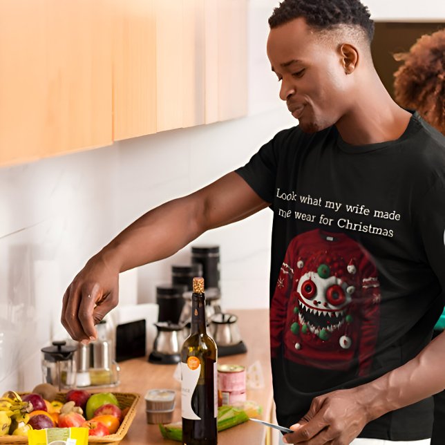 Camiseta Olha o que minha esposa me fez vestir no Natal (Criador carregado)