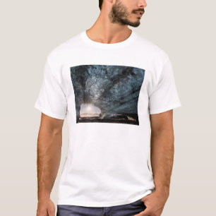 Camiseta Olhando para fora de uma caverna de gelo, Islândia