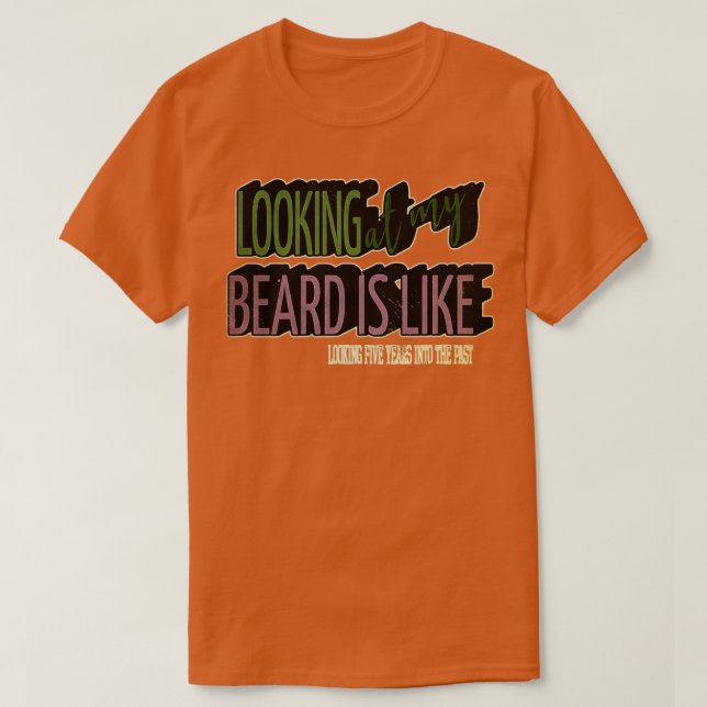 Camiseta Olhar para a minha barba é como olhar cinco anos. (Frente do Design)