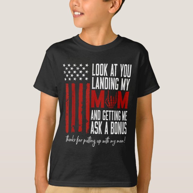 Camiseta Olhe Para Conquistar A Mamãe E Ganhar Um Padrasto  (Frente)