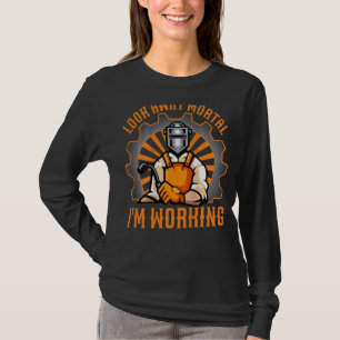 Camiseta Olhe para fora mortal Estou trabalhando em um sold