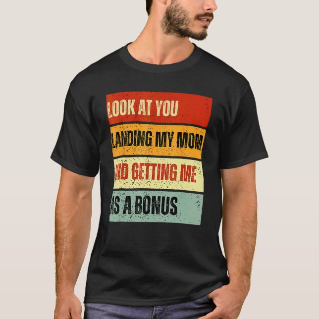 Camiseta Olhe Para Você Atirando Minha Mãe E Me Tornando Um (Frente)