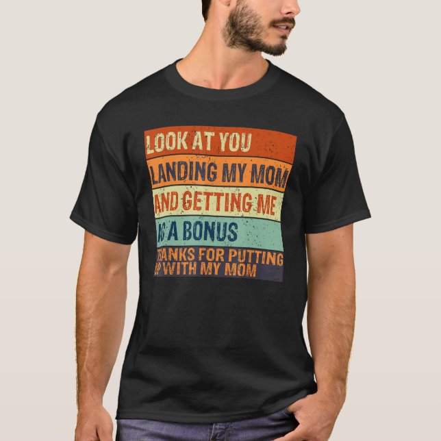 Camiseta Olhe Para Você Conquistando Minha Mãe E Me Consegu (Frente)