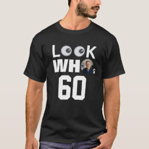 Camiseta Olhe Quem Faz 60 Anos Foto Personalizada de Aniver