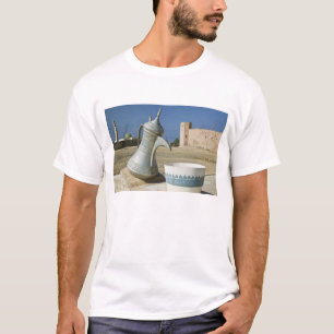 Camiseta Omã, Região de Dhofar, Mirbat. Grande Jarro de Águ