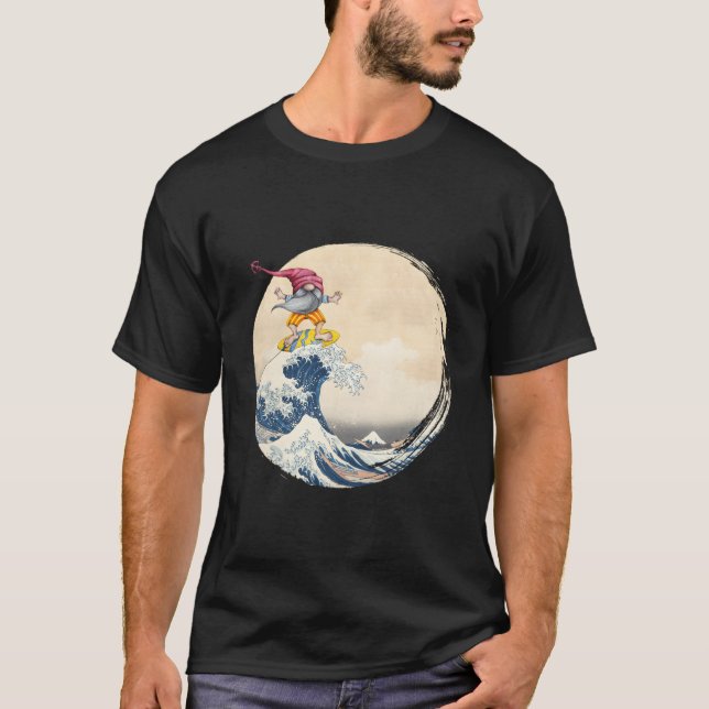 Camiseta On Back Surfing Gnome Riding Great Wave Off Kanaga (Frente)