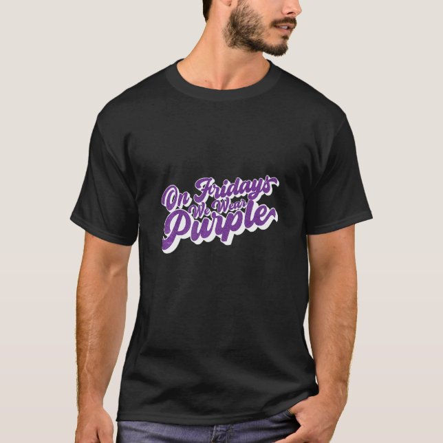 Camiseta On Fridays We Wear Purple High School Football Tea (Frente)