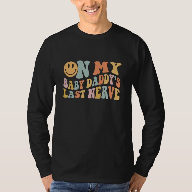 Camiseta On My Baby Daddy's Last Nerve Retro Groovy Smile H (Frente)