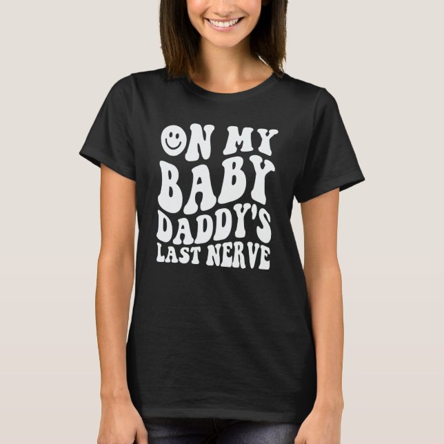 Camiseta On My Baby Daddy's Last Nerve Saying (Frente)