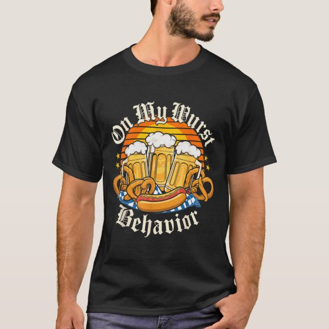 Camiseta On My Wurst Behavior Retro Groovy Beer  (Frente)