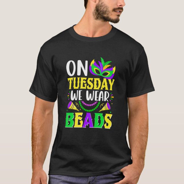 Camiseta On Tuesday We Wear Beads Mardy Gras Celebrations p (Frente)