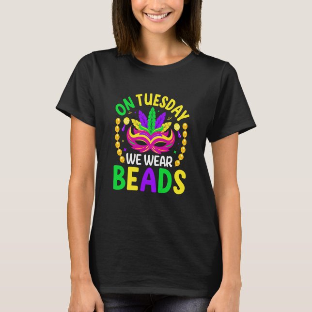 Camiseta On Tuesday We Wear Beads Mardy Gras Celebrations p (Frente)