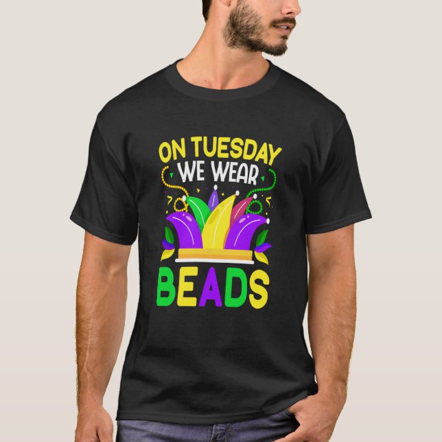 Camiseta On Tuesday We Wear Beads Mardy Gras Celebrations p (Frente)