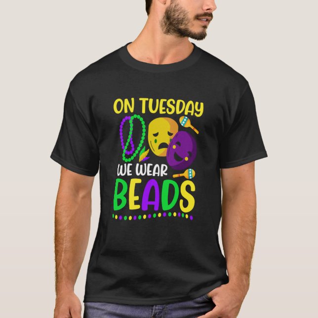Camiseta On Tuesday We Wear Beads Mardy Gras Celebrations p (Frente)