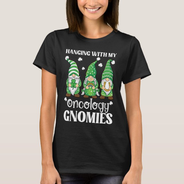 Camiseta Oncology Nurse St Patricks Day Gnome For PICU Nurs (Frente)