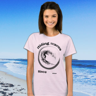 Camiseta Ondas em movimento desde...design de surfista negr