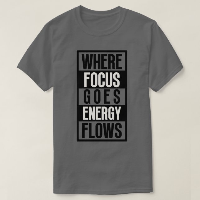 Camiseta Onde o foco vai o fluxo de energia 8 (Frente do Design)