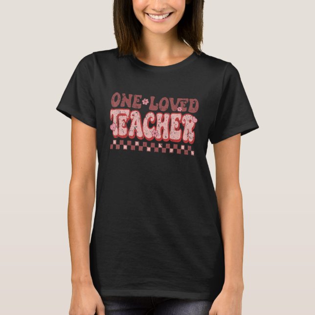 Camiseta One Loved Teacher Retro Groovy Flowers Hearts Vale (Frente)